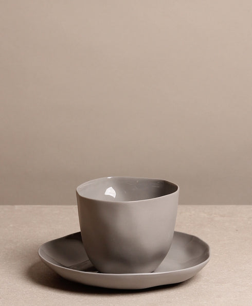 https://www.tinkalu.com/media/9f/b1/6b/1730704238/Becher gro mit UT grau.jpg