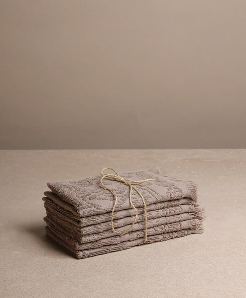 https://www.tinkalu.com/media/64/2f/66/1730651680/Gastetuch taupe2.jpg