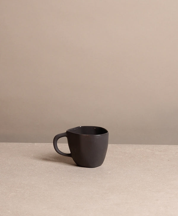 https://www.tinkalu.com/media/9e/82/92/1730641200/Tasse XS anthra.jpg