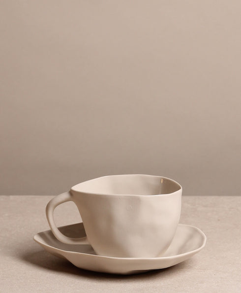 https://www.tinkalu.com/media/cd/47/46/1730560335/Tasse gro mit UT beige.jpg