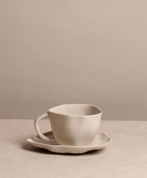 https://www.tinkalu.com/media/01/77/db/1730875545/Tasse mittel mit UT beige.jpg