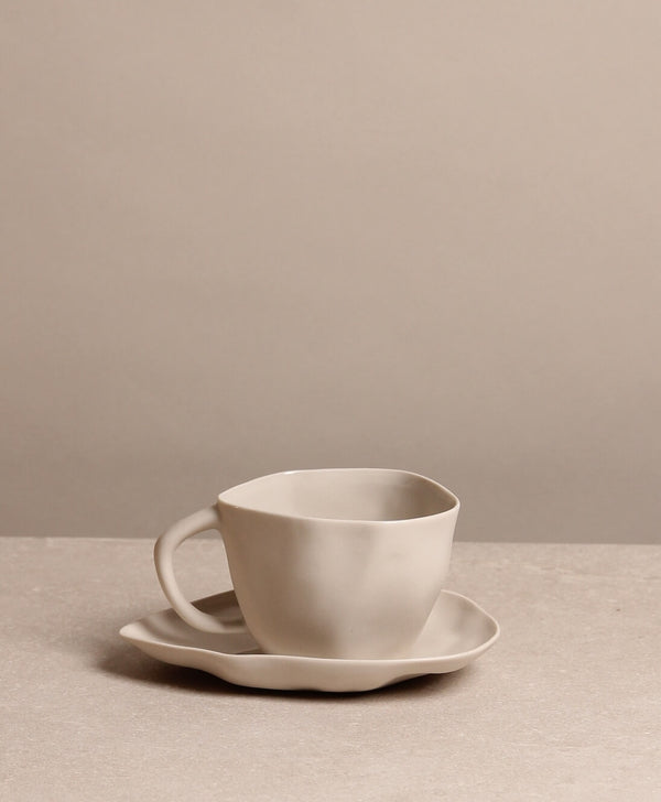 https://www.tinkalu.com/media/01/77/db/1730875545/Tasse mittel mit UT beige.jpg
